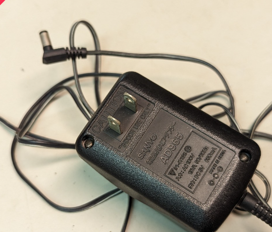 *Brand NEW* SANYO AD965 DC9V 650mA AC/DC Adapter Power Supply