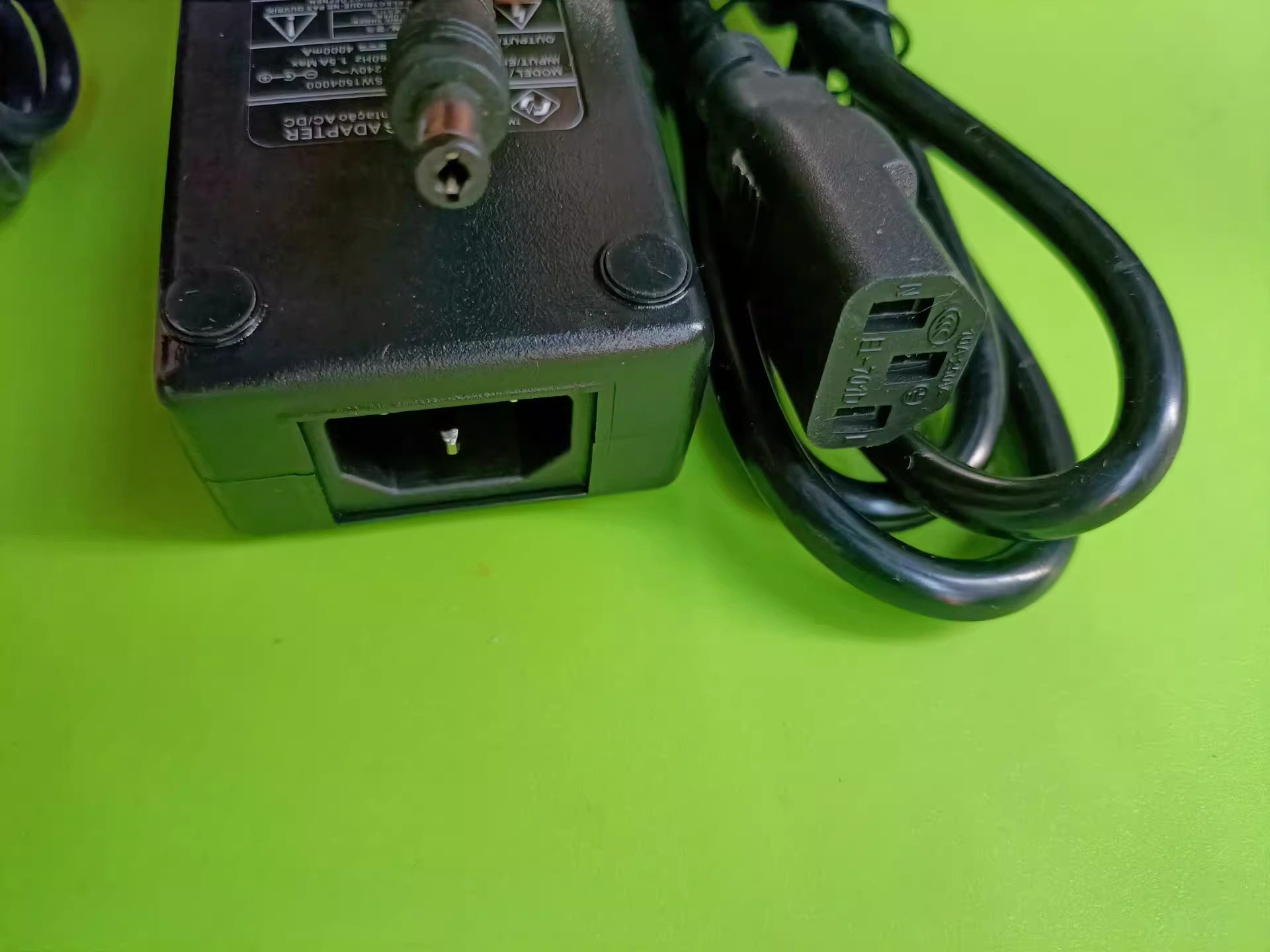 *Brand NEW* FJ AC100-240V 50/60Hz 15V 4000MA AC DC ADAPTHE FJ-SW1504000 LED POWER Supply - Click Image to Close