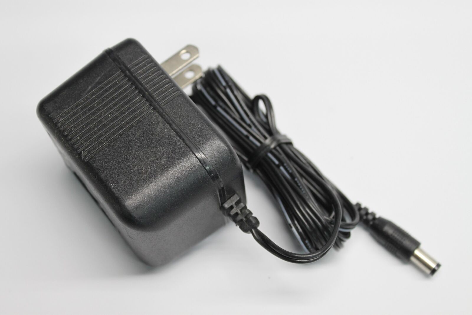 *Brand NEW* Genuine Xepex WP4106120D Output 12V 420mA AC Adapter Charger Power Supply